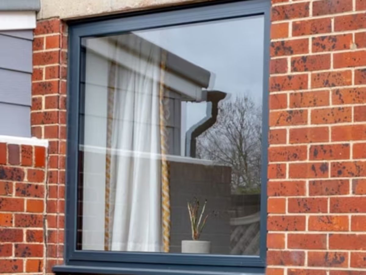 Anti-Pry Window 4