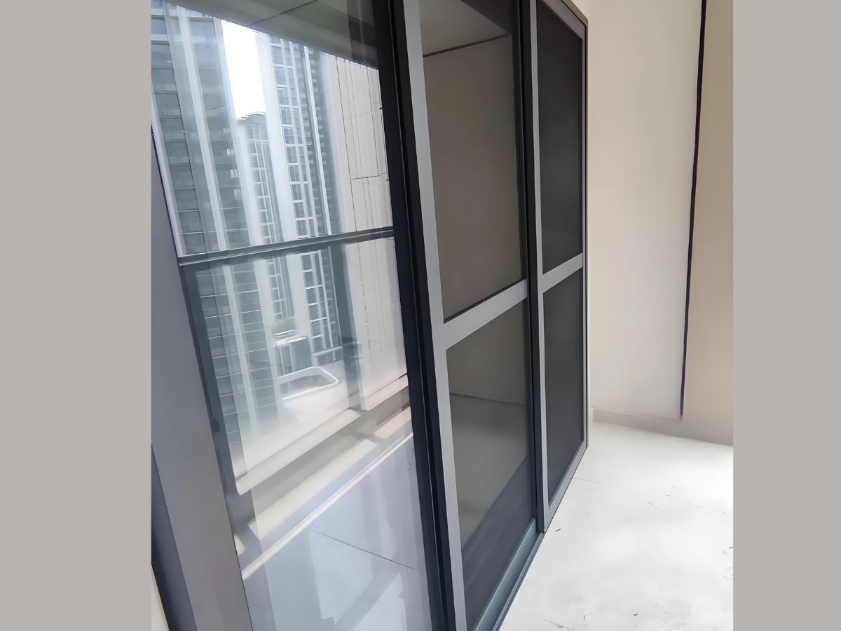 Integrated Screen Window 12