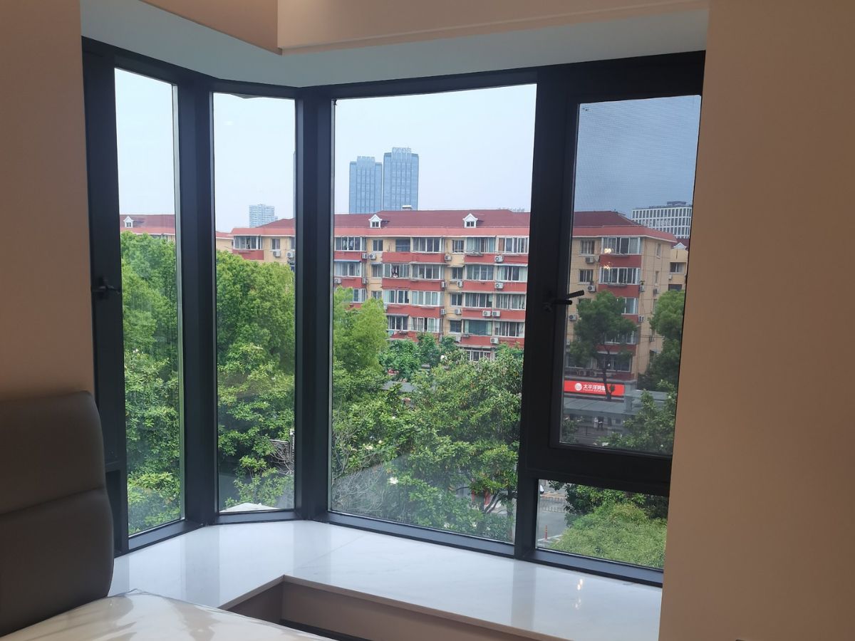Integrated Screen Window 14