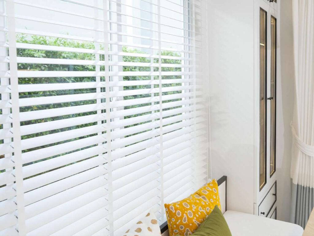 A Guide to Apartment Window Blinds 2