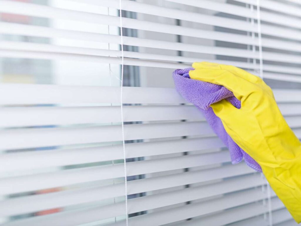 A Guide to Apartment Window Blinds 4