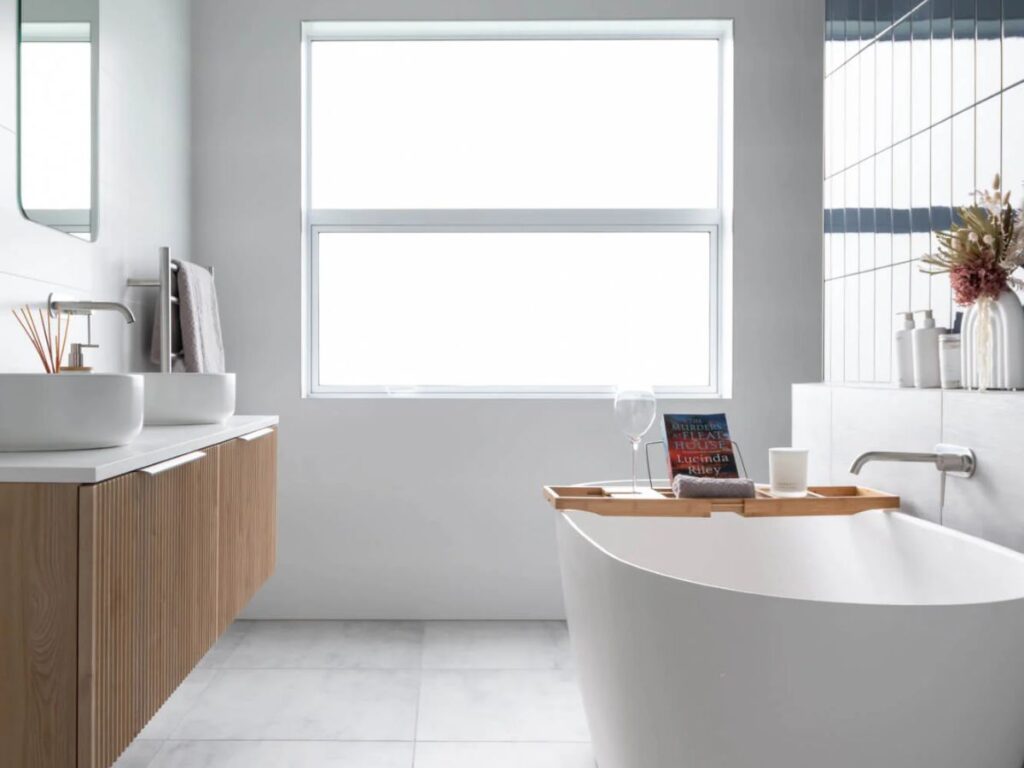 Awning vs Casement Window: What’s the Real Difference? 4 Awning vs Casement Window: What’s the Real Difference? 4