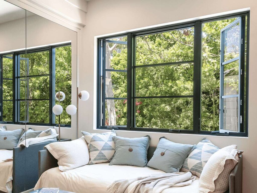 Awning vs Casement Windows: What’s the Real Difference? 43