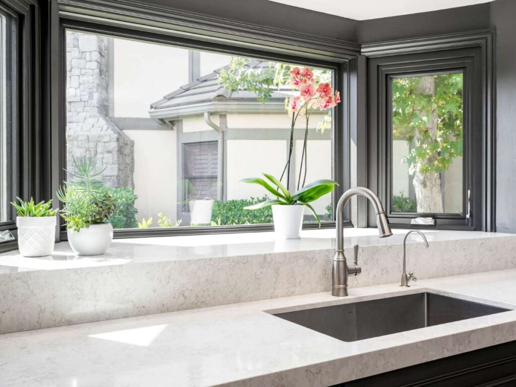 4 Best Bay Window Ideas for Kitchen Spaces 3 4 Best Bay Window Ideas for Kitchen Spaces 3