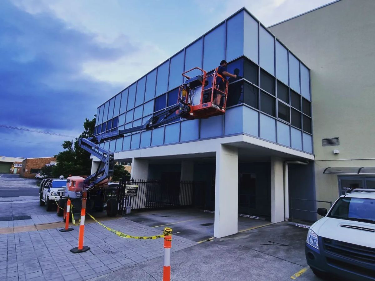 Shop Window Instalation Commercial Window Installation: A Step-by-Step Guide | Vallisco