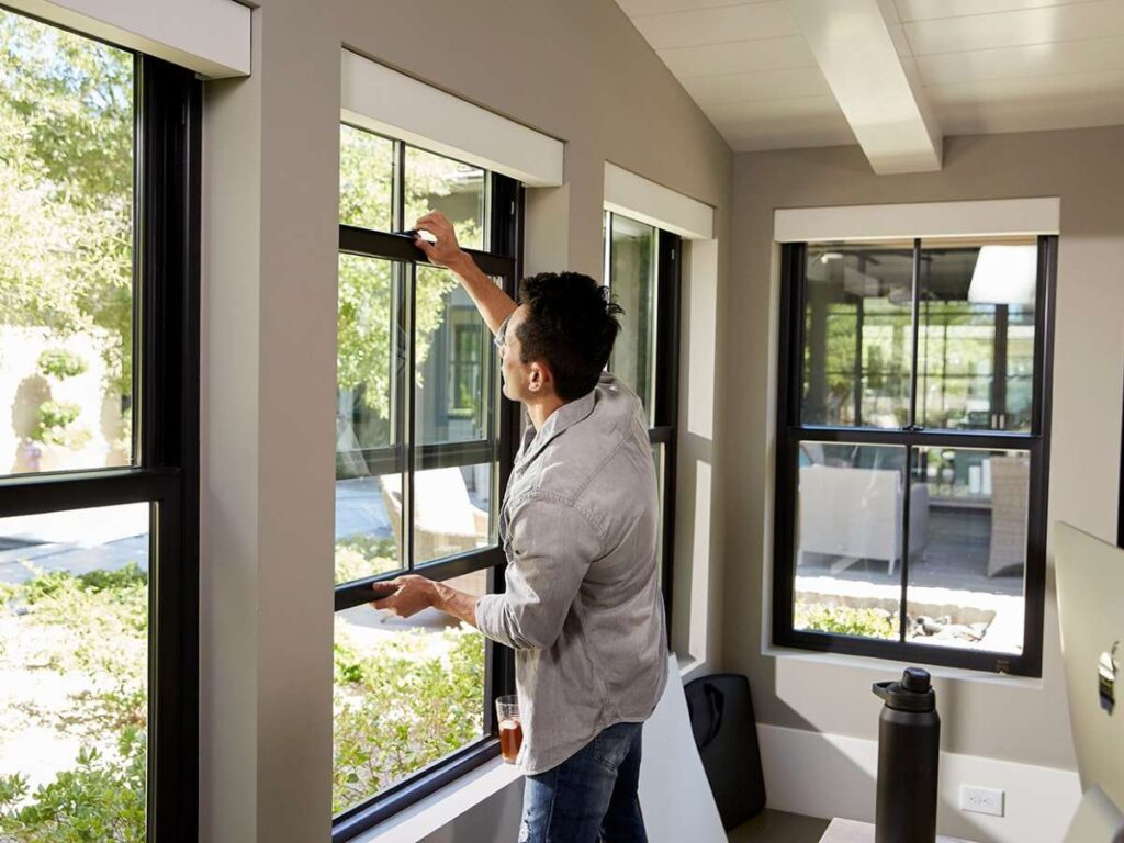 How Do Single Hung Windows Work? 2 How Do Single Hung Windows Work? 2