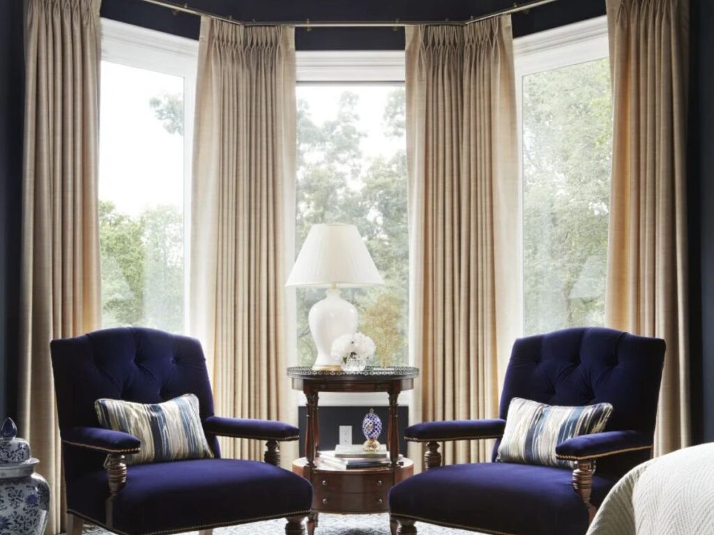 10 Creative Ways to Decorate a Bay Window 27