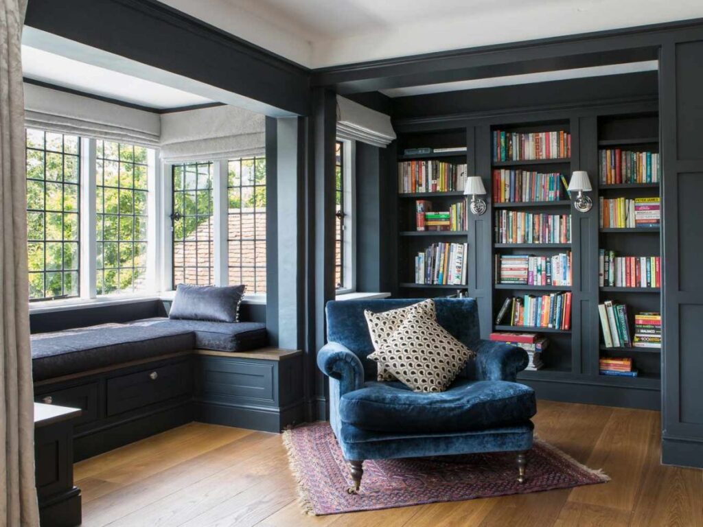 10 Creative Ways to Decorate a Bay Window 32