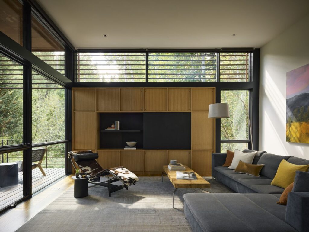 Top 10 Villa Window Design Ideas 9
