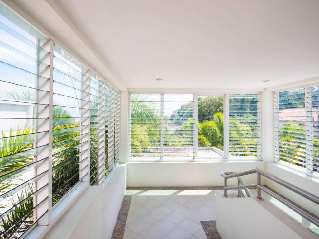 What Is a Jalousie Window? 2