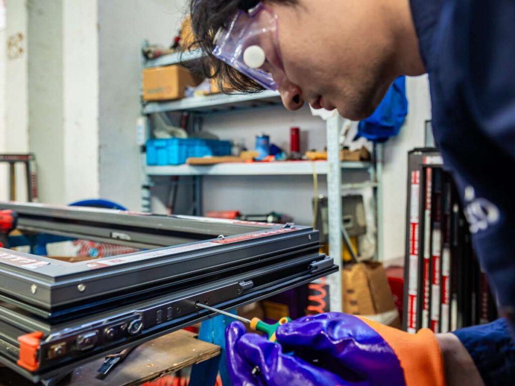 Windows Manufacturing Process: Step-by-Step Guide 3 Windows Manufacturing Process: Step-by-Step Guide 3