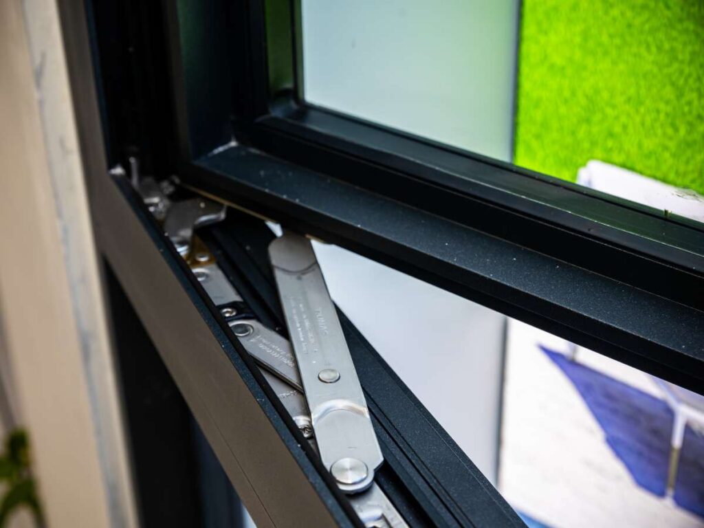 Windows Manufacturing Process: Step-by-Step Guide 5 Windows Manufacturing Process: Step-by-Step Guide 5